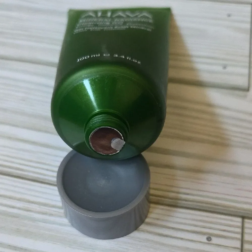 AHAVA Mineral Radiance Gel in Green with Silver Cap